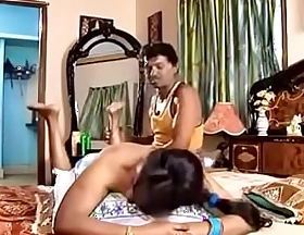 Tamil hot aunty showing her soul to young small fry