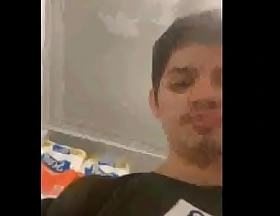 Jonathan Canales Se masturba jeopardized la webcam frente a una chica