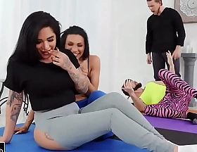 Yoga instructor barebacks tgirls Jessy Dubai helter-skelter an addendum of Jane Marie