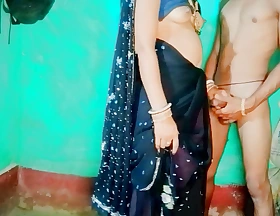 Desi sexy video kala sari bari bhabhi looked very beautiful after taking all off and making her a mare