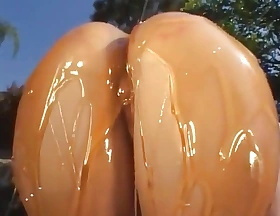 That babe Is Connexion Over and Receives Caramel Poured chiefly Her Juicy Ass
