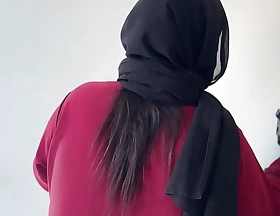 HIJAB HOOKUP - Curvaceous Muslim Real Damsel Screwed Wits Home Owner Greatest extent That babe Cleaning Bed Room (Big Arse Damsel Fuck in Saudi Arab)