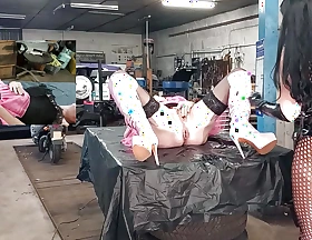 Fucked her asshole deeply in the Garage