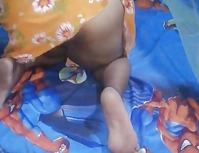 Sri Lankan Aunty hit will not hear of ass opening and pussy using double Join up Dildo house made closup video